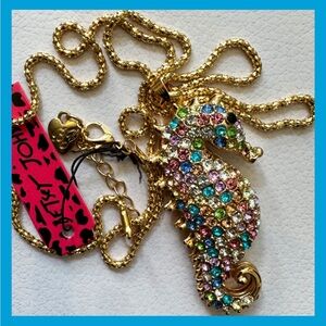 💕BETSEY JOHNSON Crystal Seahorse Pendant Necklace - NWT